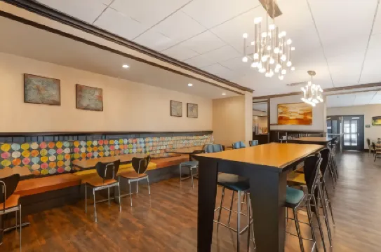 Best Western Plus Midwest Inn