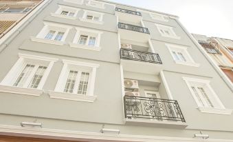 Atlantis Royal Hotel