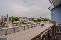 Beach Block Freshly renovated 2-bedroom condo in lovely Dewey Beach on Rodney st - 4성급