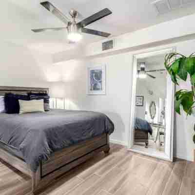 Fully Furnished Condo in the Heart of Old Town Scottsdale: Private Patio & Pool Rooms