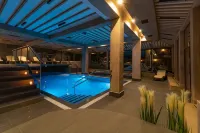 Helan Family & Spa - Pools