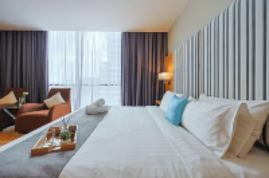 엠파이어 스위트, 수방 바이 마이키