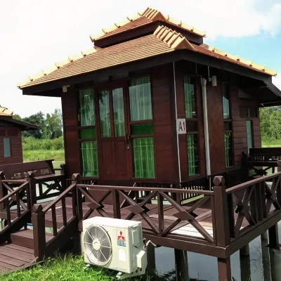 Sarocha Resort Rayong Отели рядом с достопримечательностью «Лагерь Маха Сурасингханарт»