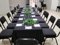 Oaklands Inn and Conference Centre - Bãi đậu xe