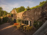 Fort Vuren Hotels in Dalem