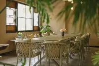 Huashinian Flower Art Life Aesthetics Designer Hotel