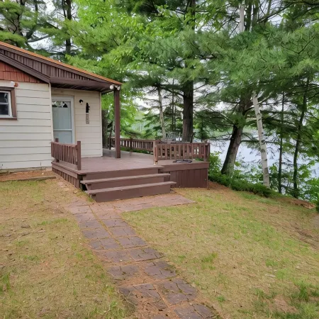 Charming 2-bedroom  lakefront cabin in delightful Phillip,WI