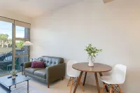 Petone Studio - Balcony, Bath Tub, Sleeps 2 - 3-Star