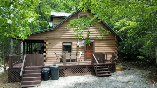 3-bedroom cabin at Norris Lake, Sleeps 8 WiFi Lake access Covered boatslip - 4 tähden
