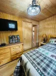 Lakefront Cabin, Pet Friendly, WIFI , near Pictured Rocks Munising Mi.