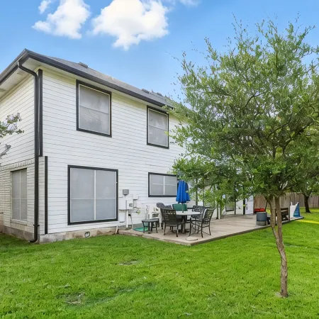 Spacious 4-Bedroom Gem in Pflugerville 24 Min to Downtown Austin