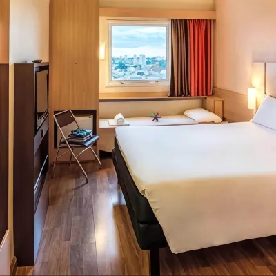 Oft Plaza Oeste Hotel Hotels near Zoo