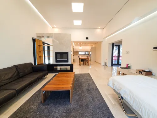 Romyzian Garden Mountain House