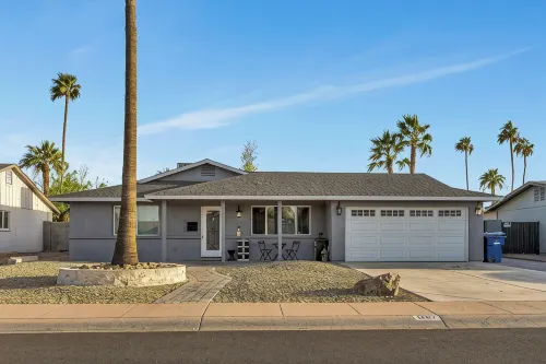Charming 4 Bedroom Home Near ASU with a Office Space & Outdoor Playground - Holiday bungalows
