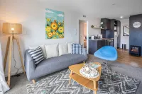 Newtown Tranquility Spacious 2-Bedroom Apartment - Homestays