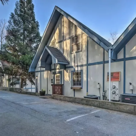 Relax in comfort at the Alpine Cottage 2 which is centrally located in Helen.
