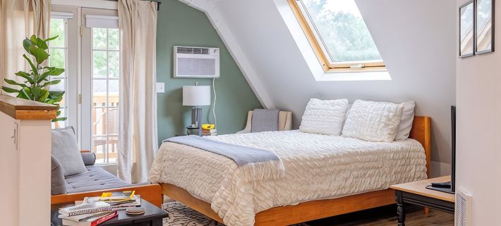 Downtown Cody Barn BnB; Sleeps 2 w/ A/C! Hotels in Cody