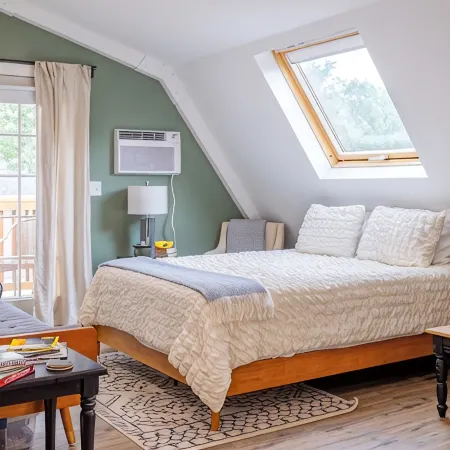 Downtown Cody Barn BnB; Sleeps 2 w/ A/C!