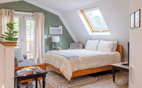 Downtown Cody Barn BnB; Sleeps 2 w/ A/C!