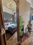 Huntress Suite, Buxton - a beautiful victorian apartment with private parking. - Apartments