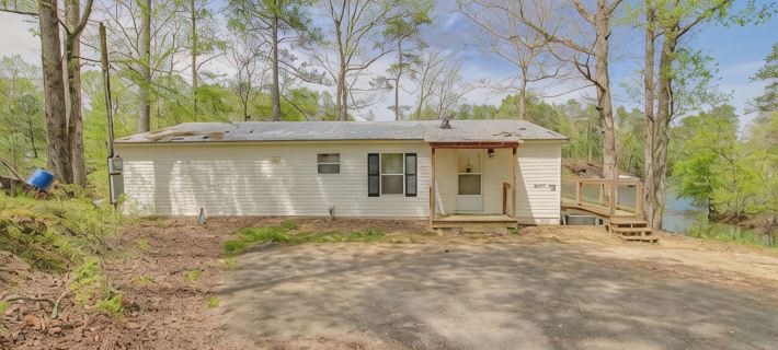 Pet Friendly! Lakefront-4 bed, 2 bath house on Smith Lake- Crooked Creek Retreat Hotels in Cullman County