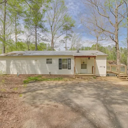 Pet Friendly! Lakefront-4 bed, 2 bath house on Smith Lake- Crooked Creek Retreat