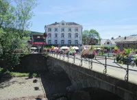 Le Baron Apartments - Apartments