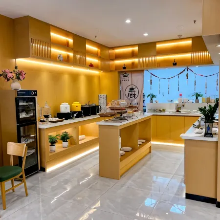Yining Yijing Hotel (Six Star Street Scenic Area Branch)