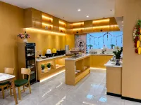 Yining Yijing Hotel (Six Star Street Scenic Area Branch)