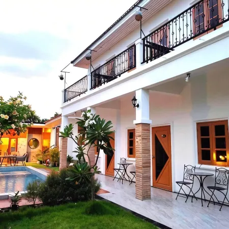 Chawee Pool Villa