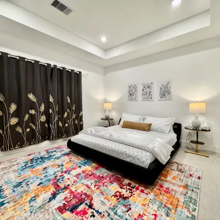 Quiet stylish home close to downtown and airport