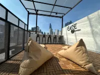 Ease @ Sathorn Hostel and Co-working Space - Hostels