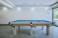 One Mountain and One House · Starry Sky Pool · Bamboo Forest Holiday Parent-child Beauty Su