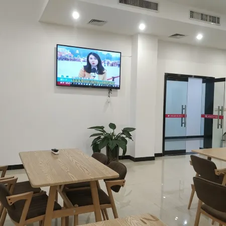Junyi Chain Hotel (She County Government)