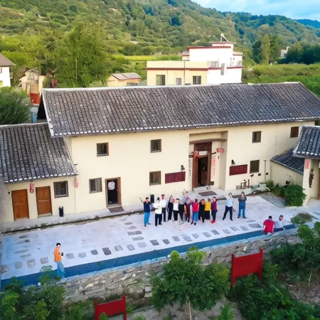 Puti Courtyard