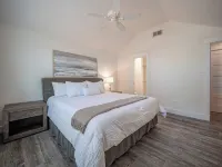 Charming beach cottage! Near Seaside with easy beach access! Love pets! - Wifi