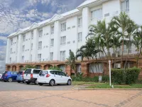 The Riverside Hotel Hotels near Big Rush