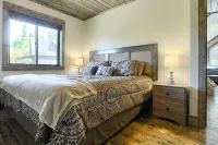 3 story home nestled on a hillside near Terry Peak, AC, wifi and Hot Tub