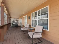 Lakefront Vacation Home, Covered Dock, Located in Big Creek - 3つ星