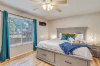 Family Retreat Close to Shopping and Town Fun! King Master Suite & Pack N Play - Balkon