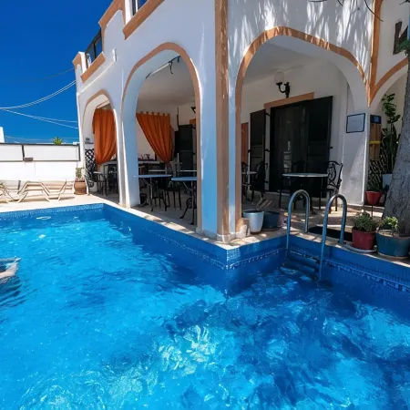 Tritonas Rooms