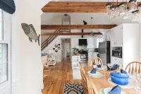 Elbow Inn: Private Retreat with Two Master Suites