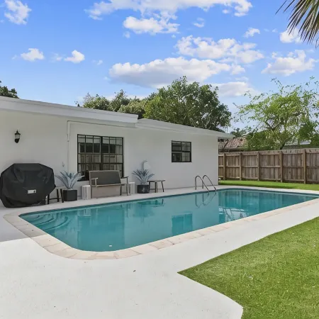 Outdoor Oasis Heated Pool, Hot Tub, Fire Pit, Tiki, Games