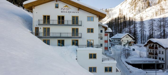Piz Ot Hotels in Inn District