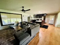 Charming 4-bedroom house with AC and WiFi in peaceful Texarkana - พร้อมWifi