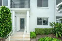 Boca Waterfront Getaway - Pool, Hot Tub, Gym & Views