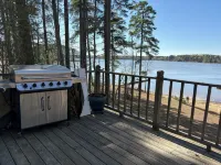 Lakehouse on the water with amazing view and private dock - Homestays