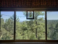 Cozy 4-Bedroom Cabin w/ Hot Tub + King Master Bed Ξενοδοχεία στην πόλη Bailey