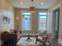 Charming Downtown Apartment with Bluff Views in Historic Decorah. Các khách sạn ở Decorah