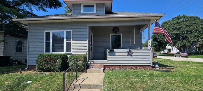 Charming 2-bedroom house in central Lafayette. 3 minute walk to ColumbianPark Hotels in Lafayette